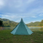 Camping by the lake with a Lightweight tent