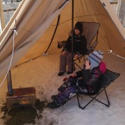 A pleasant time camping with the children in winter