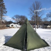 Have a winter camping with the dog