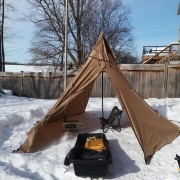 A pleasant time camping with the children in winter