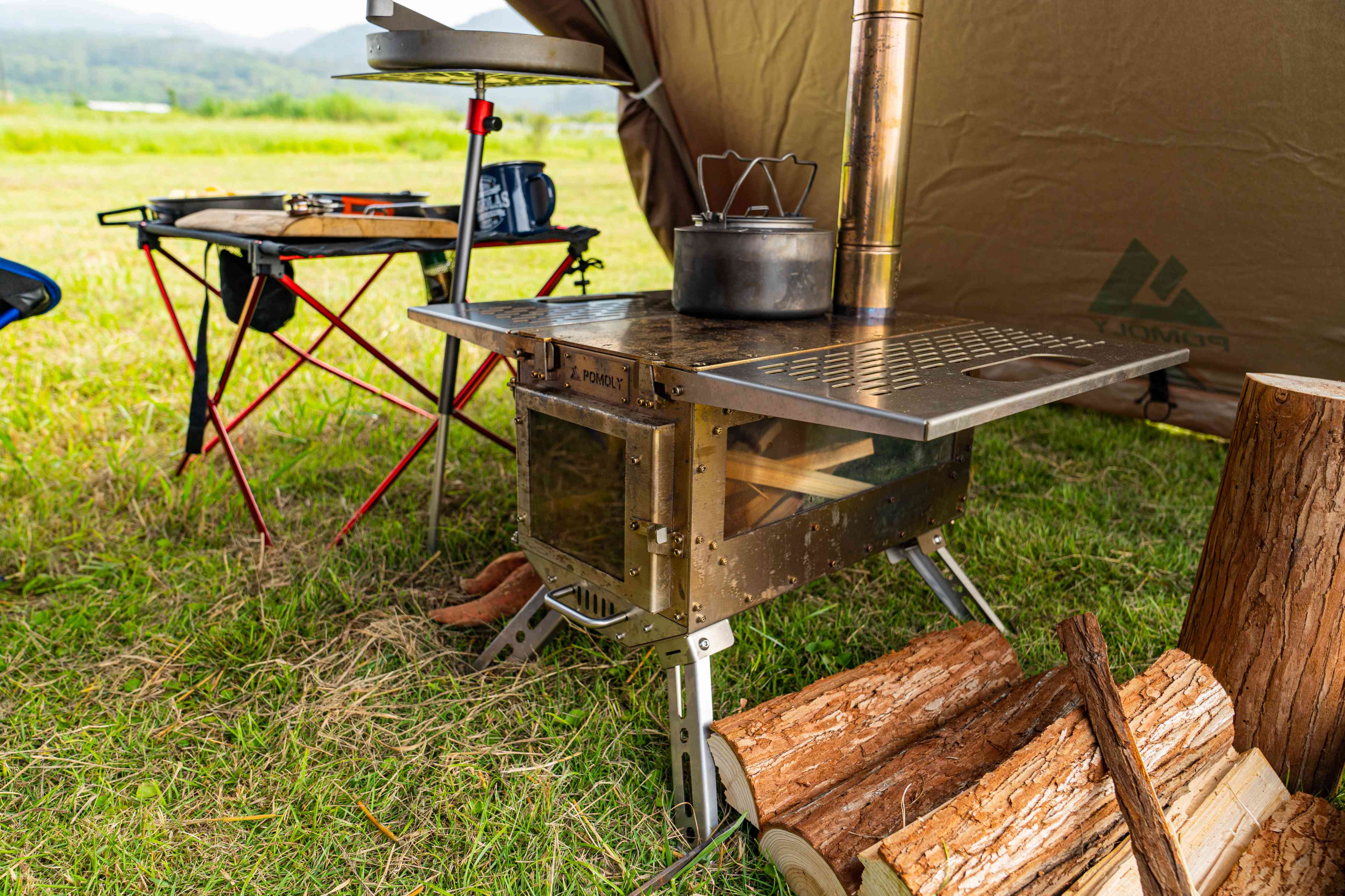 Hot Tent Camping with a Multiple Functions Stove  第1张