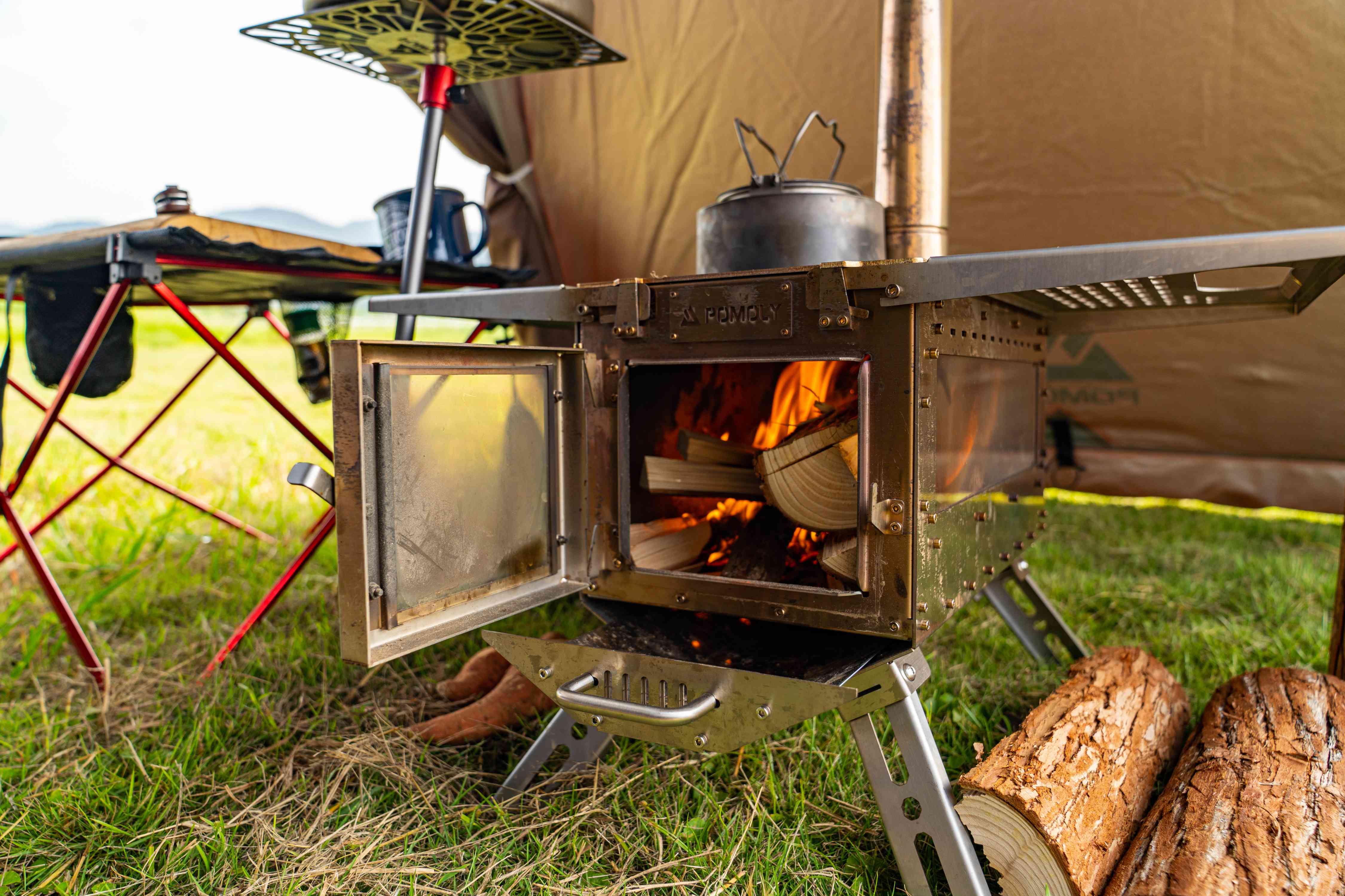 Hot Tent Camping with a Multiple Functions Stove  第5张