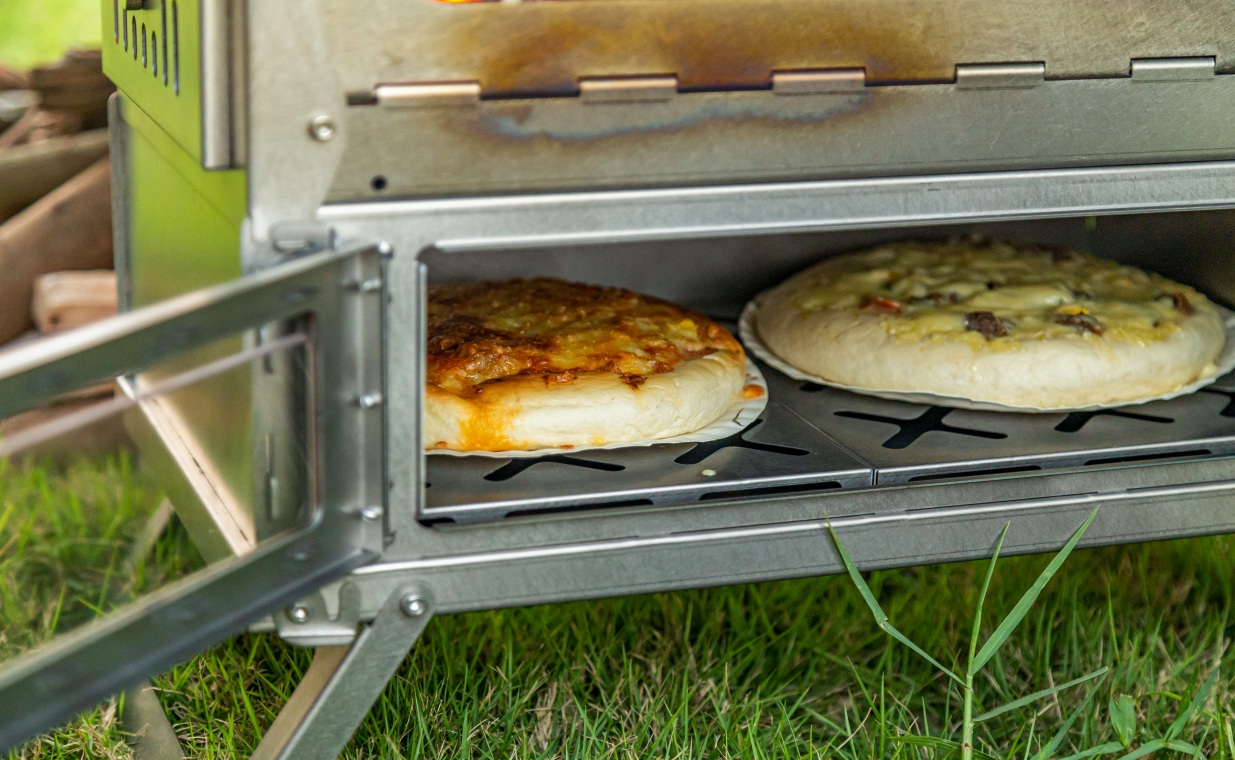 Cooking a Baked Pizza for Lunch with an oven  第1张