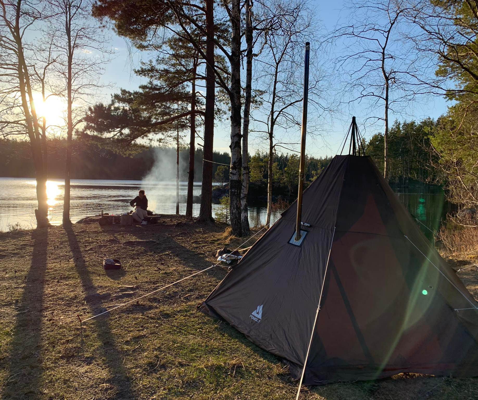 A camping trip with family by the lake  第3张