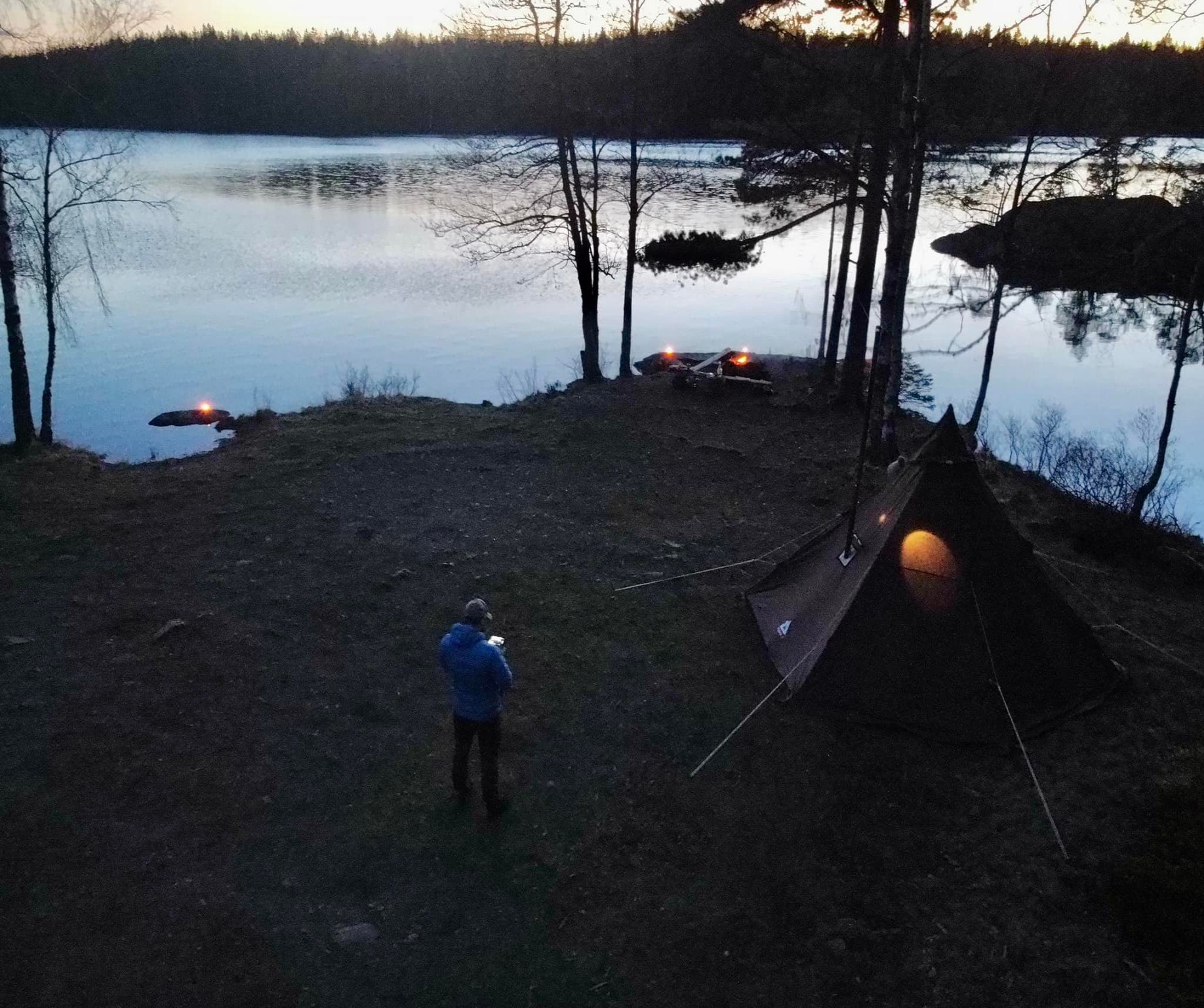 A camping trip with family by the lake  第2张