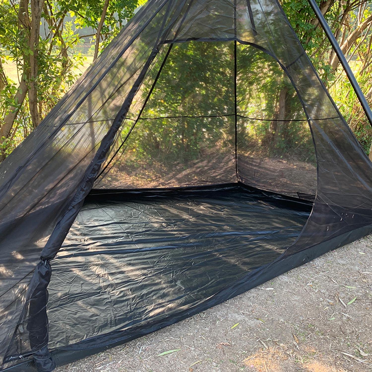 Netting can be used to prevent mosquitoes from disturbing you when playing outdoors.