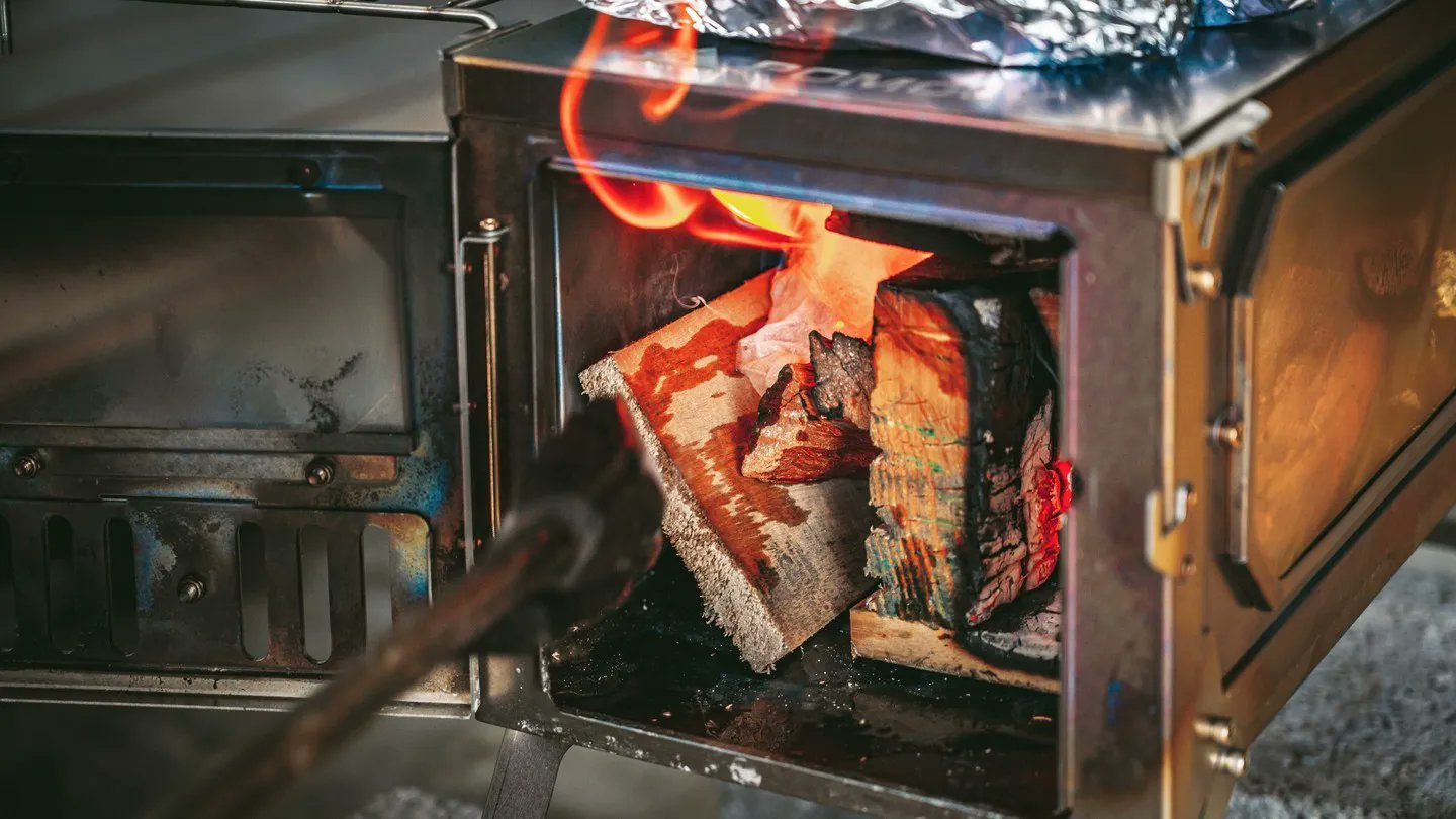 Making Tinfoil Baked Sweet Potatoes on a Tent Stove  第4张