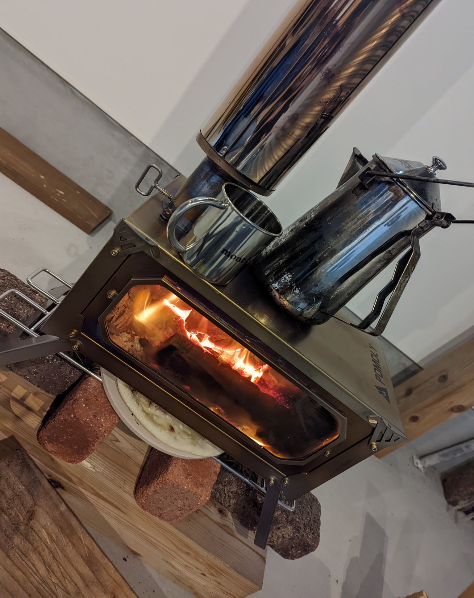 Set up a stove in cabin  第3张