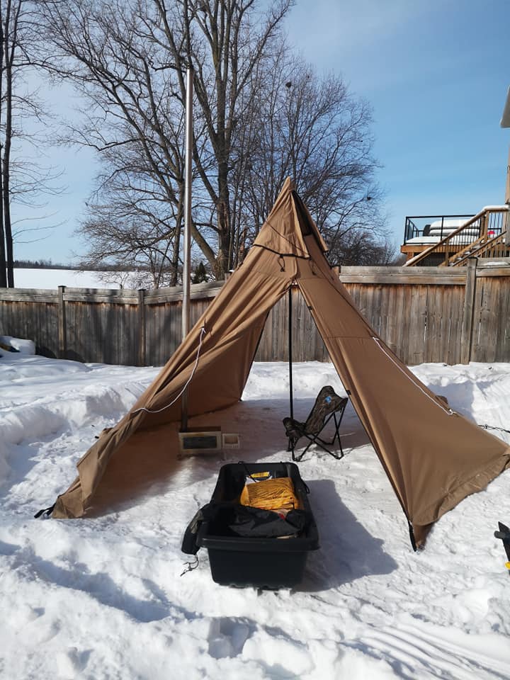 A pleasant time camping with the children in winter  第4张