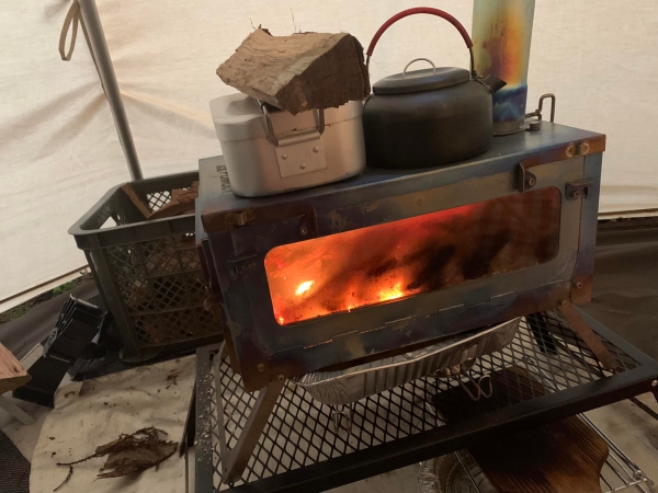 Making delicious bread with the help of tent stove  第4张