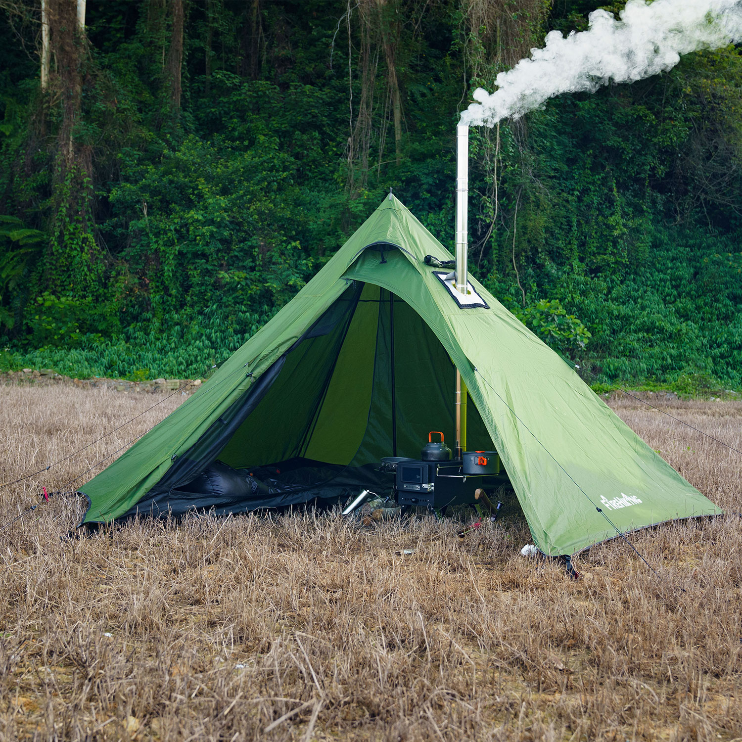 What do you think about camping alone?  第1张