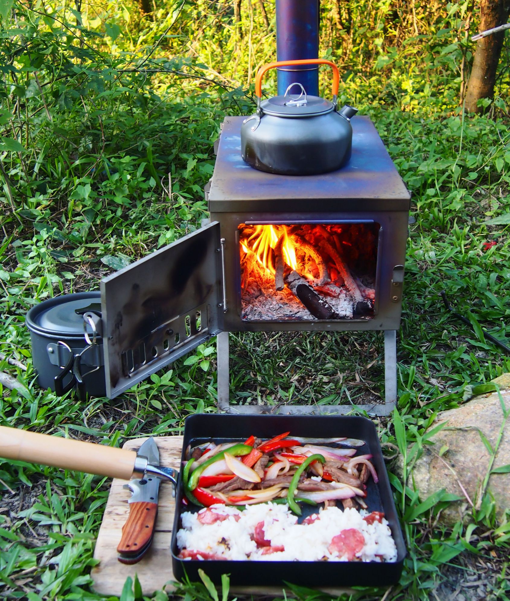 Camping in the mountains with a tent stove  第1张